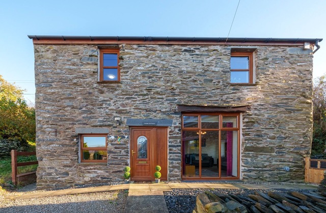 Farm Cottage - Kirkby-in-Furness Village (Dog-Friendly)