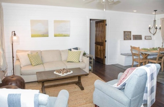 Farm Cottage on homestead 20 min to Waco