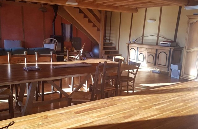 Farmhouse vacation home for 10 people