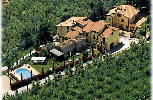 Farm holidays in Vinci. Apartment with bedroom, kitchen and bathroom