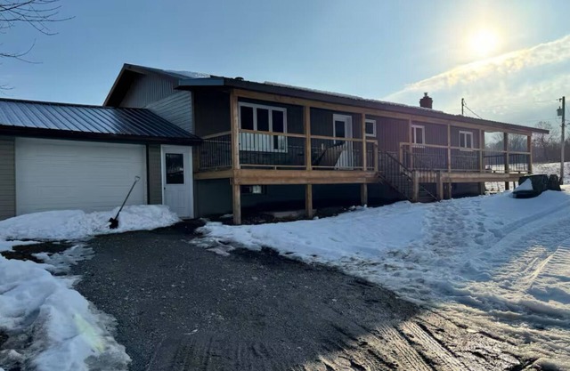 Farm House hot tub/ATV Trails/Private Lake Access