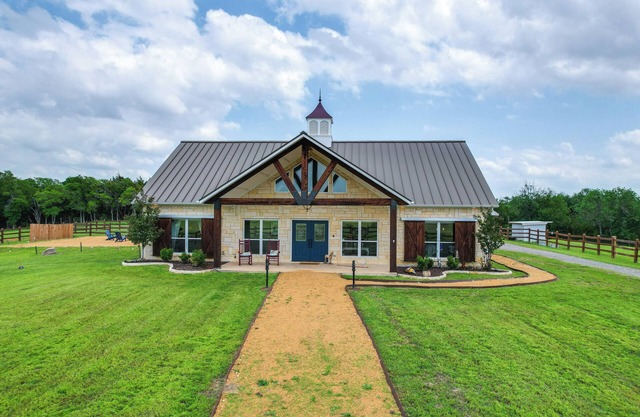 Farm Retreat w/Furnished Patio: 12 Mi to McKinney