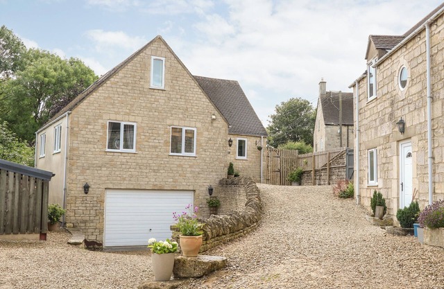 FARM VIEW LODGE, family friendly, with a garden in Painswick