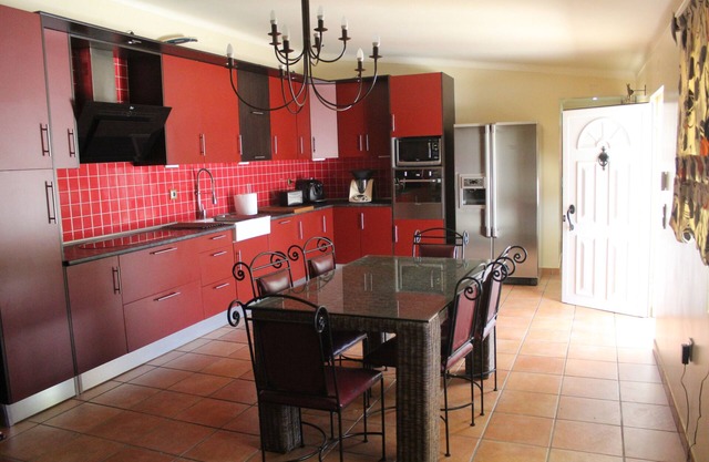 Farm with 6000 meters square, with green areas, swimming pool in quiet.