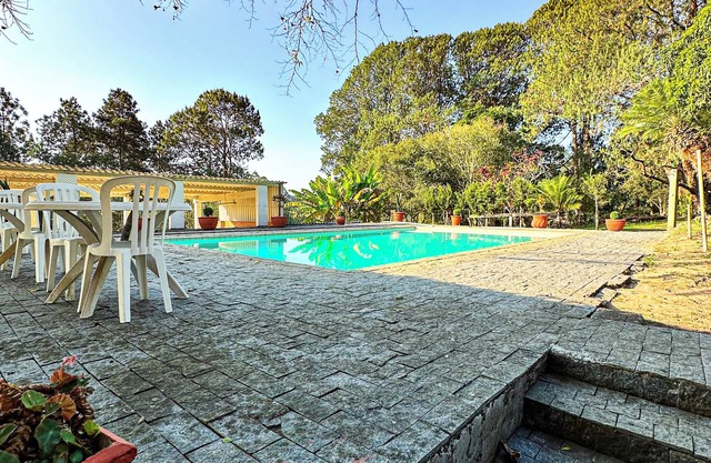 Farm with easy access - Swimming pool and barbecue