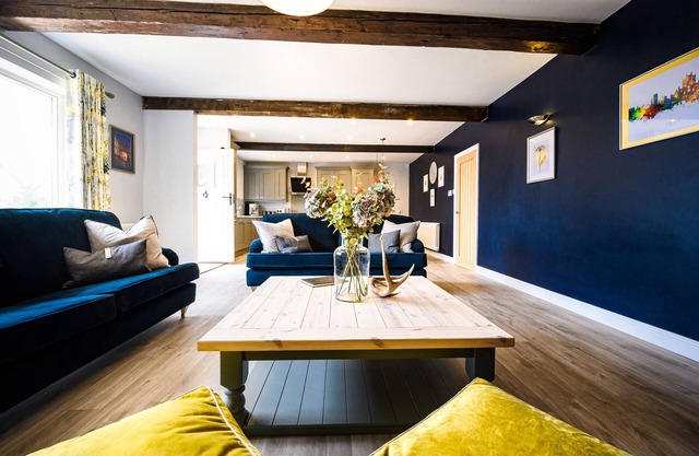 FARMCOURT BARN 55 EASTFIELD LANE, family friendly in Welton