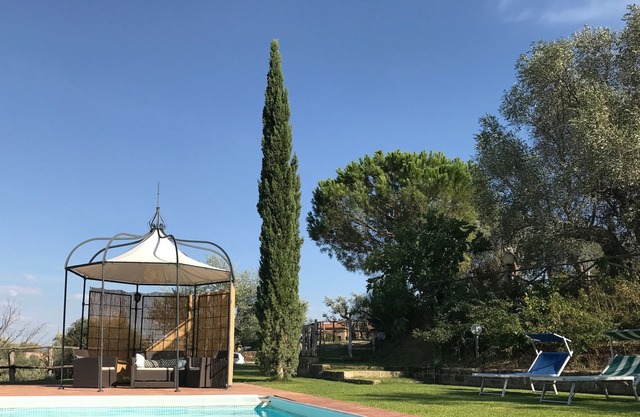 Farmhouse "Antico Frantoio" with Shared Garden, Shared Pool & Wi-Fi