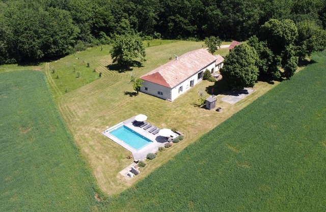 Farmhouse well renovated with heated pool, Jacuzzi, sauna, home cinema