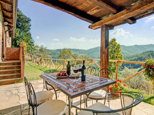 Farmhouse in Monte Santa Maria Tiberina with garden