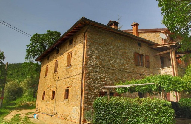 Farmhouse with stables, horses and the ability to make horseback riding