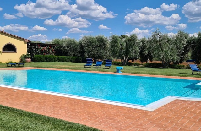 Farmhouse "Agriturismo Osteria Vecchia 4" with Pool, Private Terrace & Wi-Fi