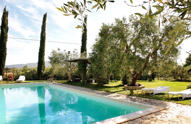 Farmhouse Apartment 'Agriturismo Il Gaggiolo' with Shared Pool, Wi-Fi and Air Conditioning