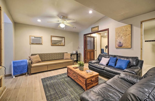 Farmhouse Apt on Route 66 - 12 Miles to Downtown