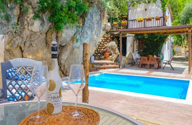 Farmhouse by the river intAlgarinejo