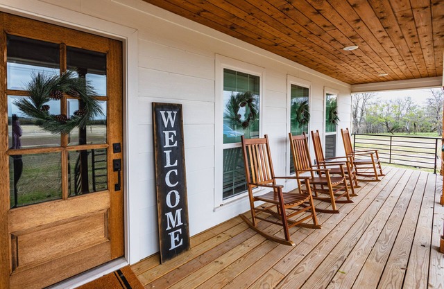 Farmhouse Charm - Waco/Magnolia/Baylor