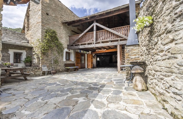 Farmhouse 'El Raco De Cal Maró' with Mountain View, Private Terrace and Wi-Fi