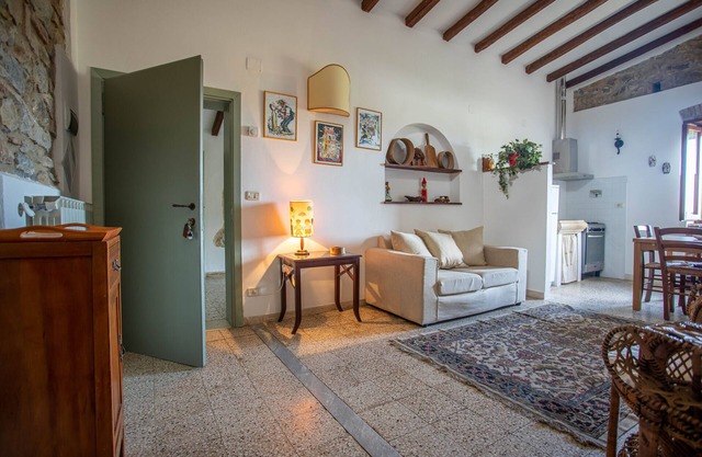 Farmhouse "Enrica - Agriturismo La Valentina" with Garden & Wi-Fi