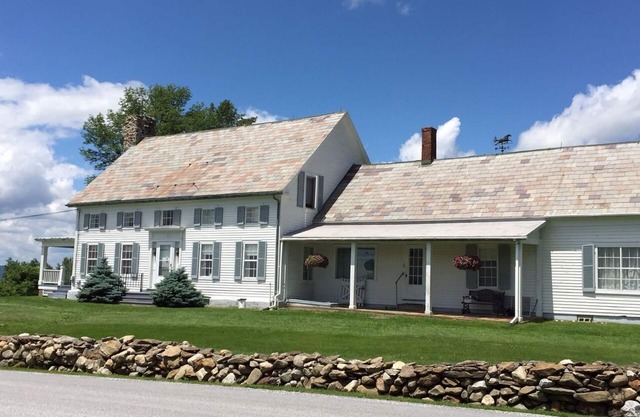 Farmhouse: Fabulous views/Killington sking/, near MountainTop, & Midd/Castleton