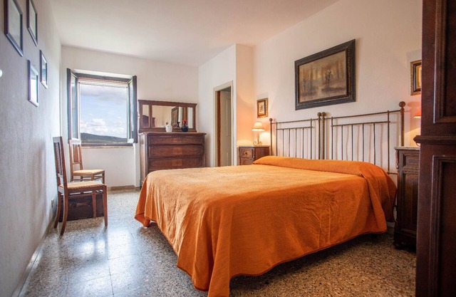 Farmhouse "Faustina - Agriturismo La Valentina" with Garden & Wi-Fi