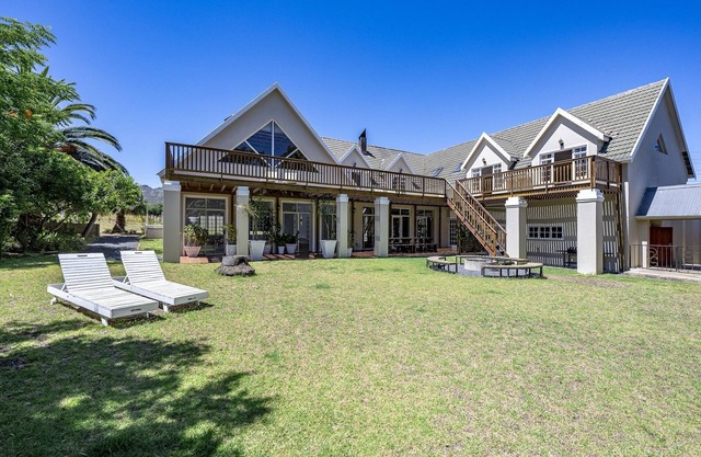 Farmhouse - Five Bedroom House, Sleeps 14