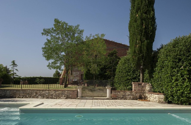 Farmhouse for 8 people with swimming pool in Asciano and near Siena