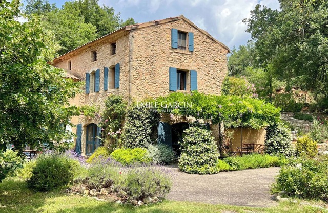 Farmhouse for rent South Luberon, in a bucolic setting
