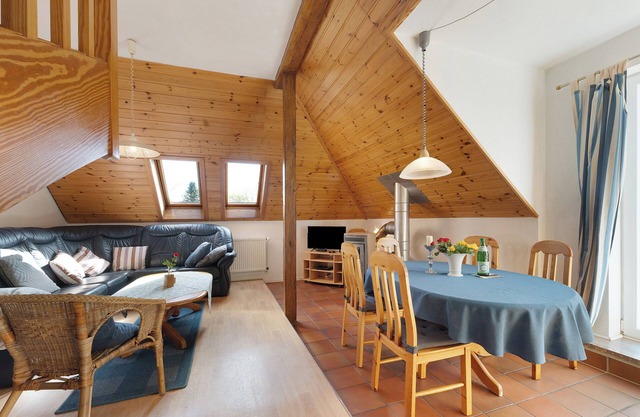 Farmhouse 'Hof Voege Ferienwohnung 6' with Shared Garden and Wi-Fi