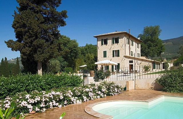 Farmhouse holidays in Umbria, the green heart of Italy, amongst art and nature.