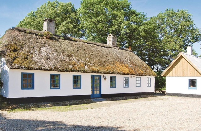 Farmhouse idyll with reed roof.