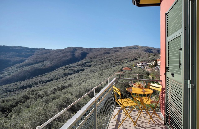 Farmhouse 'Il Nido Tra Gli Ulivi' with Sea View, Wi-Fi and Air Conditioning