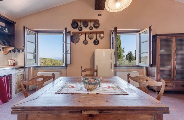 Farmhouse 'Il Pintello - Il Riccio' with Shared Pool, Wi-Fi and Air Conditioning