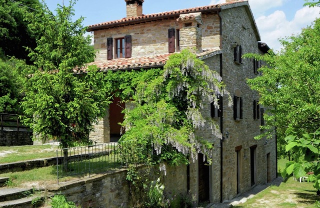 Farmhouse in Apecchio with Pool & Spa