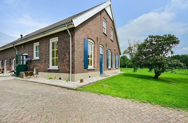 Farmhouse in De Heurne near Breedenbroek Forest