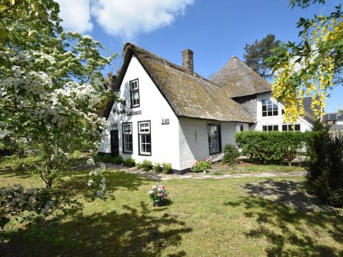 Farmhouse in Groet near sea and forest