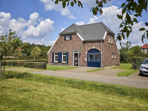 Farmhouse in Limburg near Maasplassen