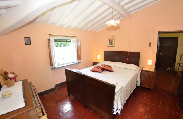 Farmhouse in Pescaglia with swimming pool
