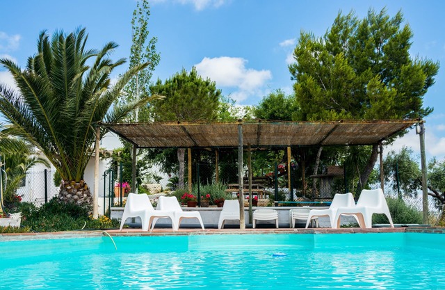 Farmhouse in private estate, with mountain views and pool