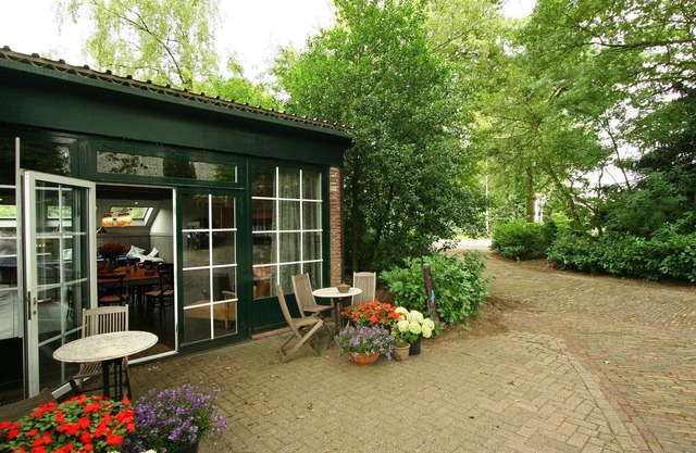 Farmhouse in Reest Valley with Sauna & Hot Tub