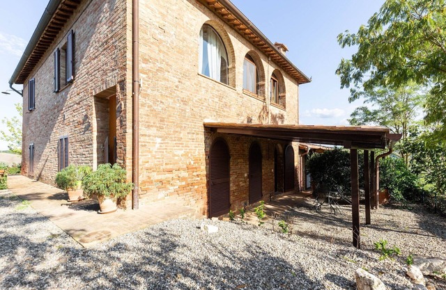 Farmhouse in Tuscany with Pool and Meadows
