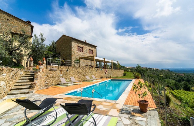 Farmhouse in Vinci with Pool and Tuscan Views