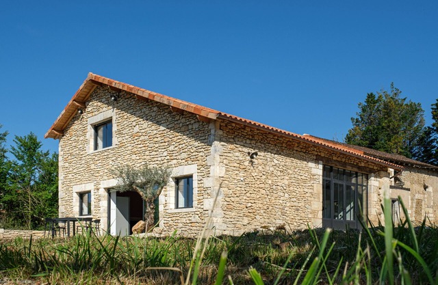 Farmhouse, modernism in the heart of nature, outbuilding and private pool.
