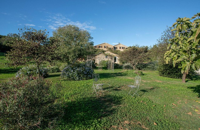 Farmhouse "Manuela - Agriturismo La Valentina" with Garden & Wi-Fi