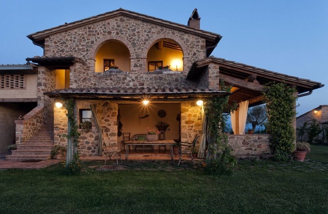 Farmhouse MONSOLE - Exclusive villa for 9 people