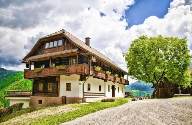 Farmhouse near Afritzer See & Verditz Trails