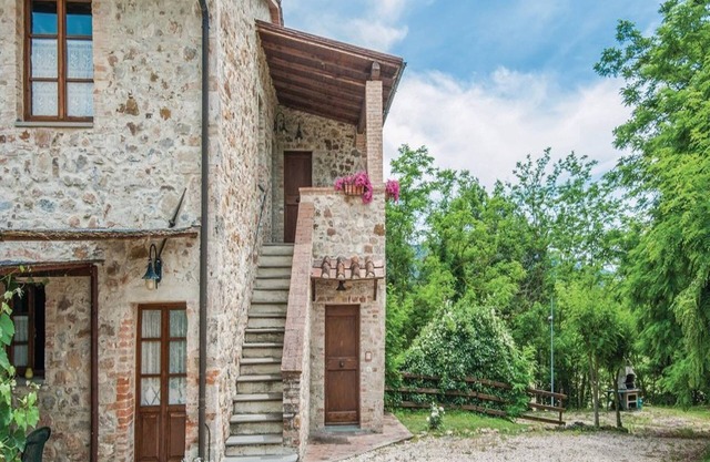 Farmhouse near Siena with Scenic Views