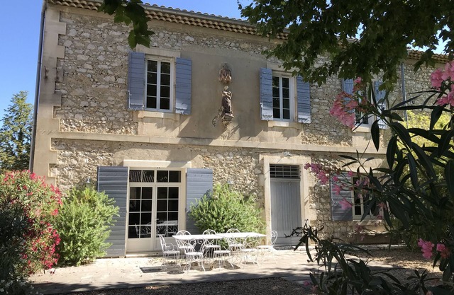Farmhouse near St Rémy de Provence, Alpilles, Arles, Avignon