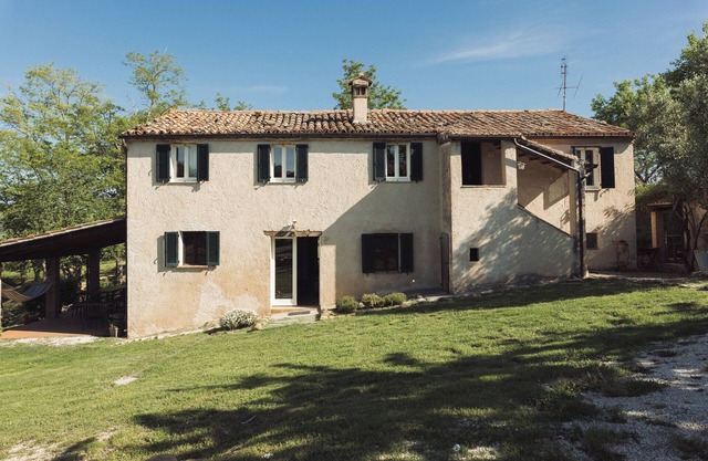 Farmhouse nestled in the hills, 1km from Pergola, panoramic,large outdoor space