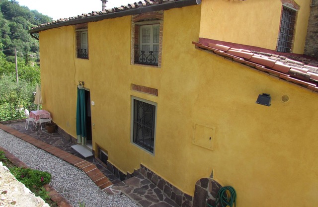 farmhouse on the hills of Lucca