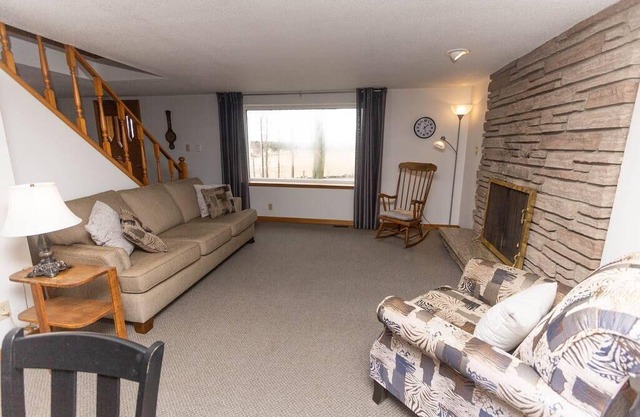 Farmhouse PEC - Centrally Located in PEC
