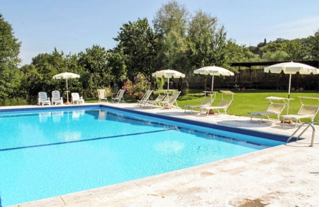 Farmhouse 'Podere Del Pereto Bio- 202' with Shared Pool, Private Garden and Wi-Fi
